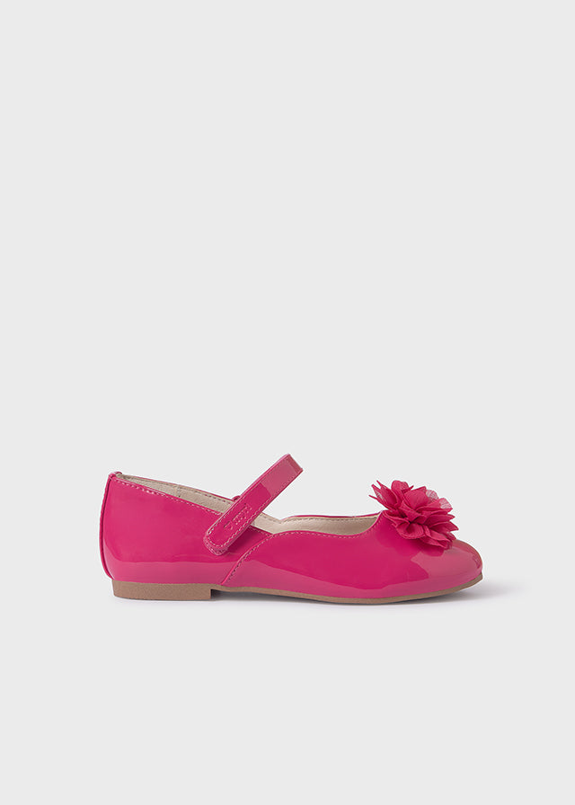 ballerina in vernice lucida con applicazione fiore